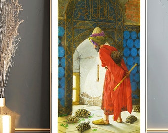 Può includere: Un dipinto di un uomo con una tunica rossa e un turbante in piedi in una porta con un pavimento di piastrelle blu. Tiene un bastone lungo e sottile e guarda un gruppo di tartarughe sul pavimento.