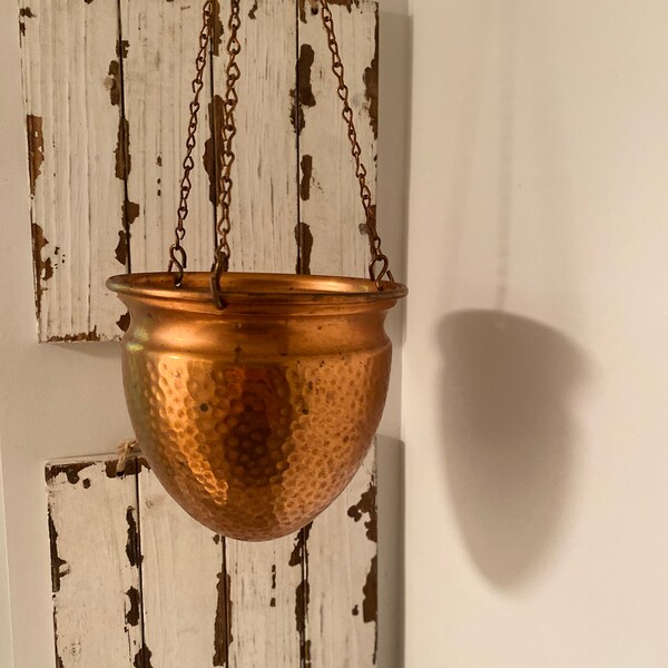 Vintage Hammered Copper Hanging Flower Pot - Cachepot