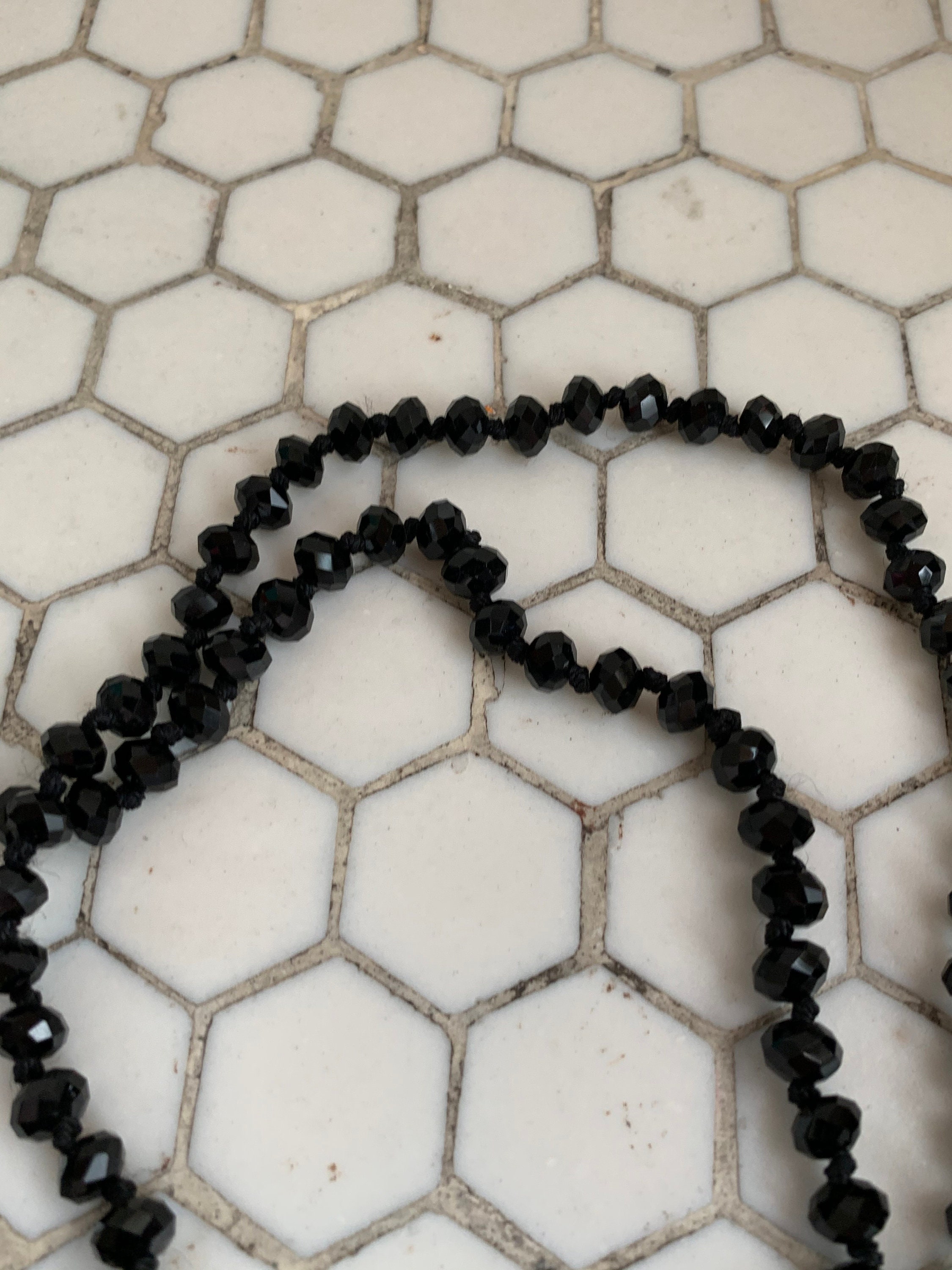 Precioso collar largo de cuentas azabache negro - España