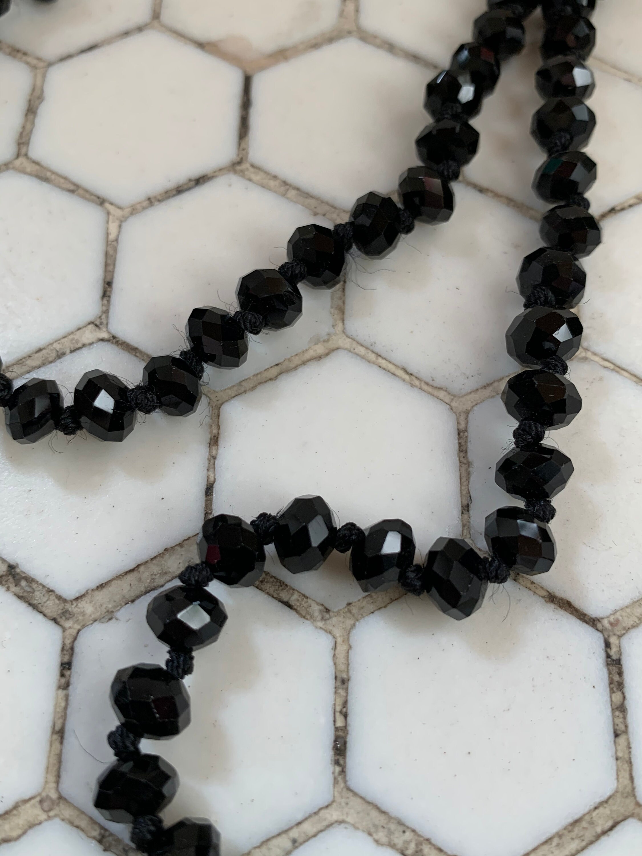 Precioso collar largo de cuentas azabache negro - España