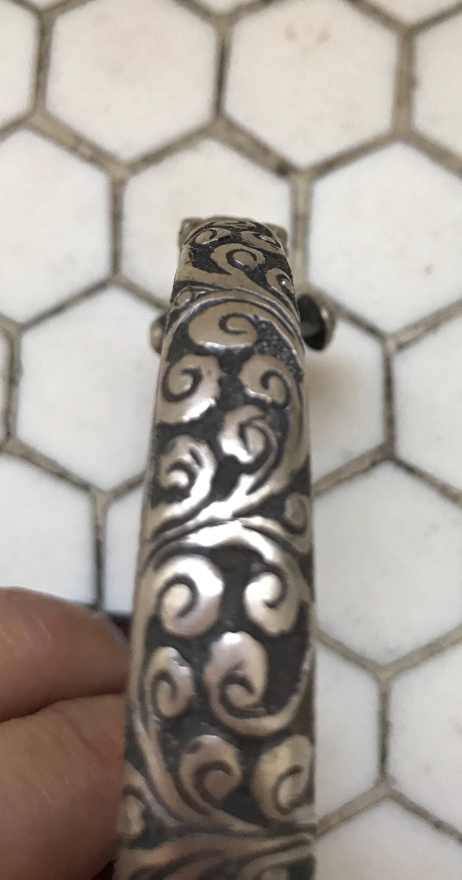 アクセサリー vintage bangle Vintage Silver Etched Hinged Animal Bangle - Etsy
