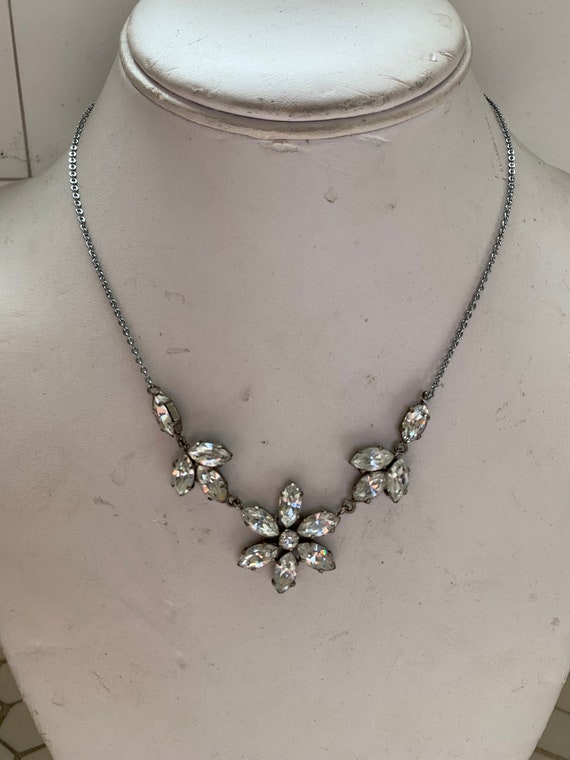 1960s Gorgeous Vintage Rhinestone Flower Necklace