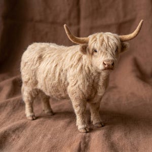 Kit de feutrage à l'aiguille vache Highland pour débutants | Laine à carder + guide étape par étape, loisir créatif, passe-temps douillet, cadeau pour elle, cadeau d'anniversaire