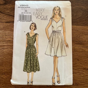 Vogue Sewing Pattern V8645 Size BB 8-14
