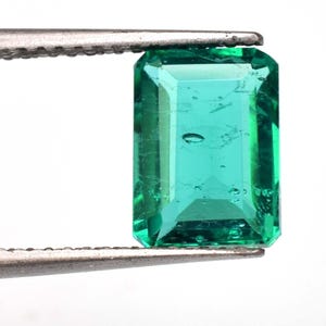 Lab Grown Green Emerald Cut Gemstone, 1.95 Ct, AAA Quality Faceted Stone (6.65x8.90x4.31mm)