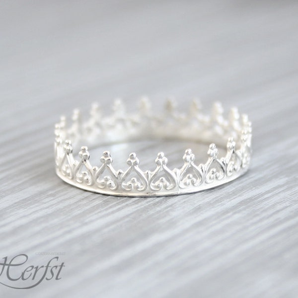 Crown ring, Princess ring, Tiara ring, Stacking Ring, Bridesmaid gift