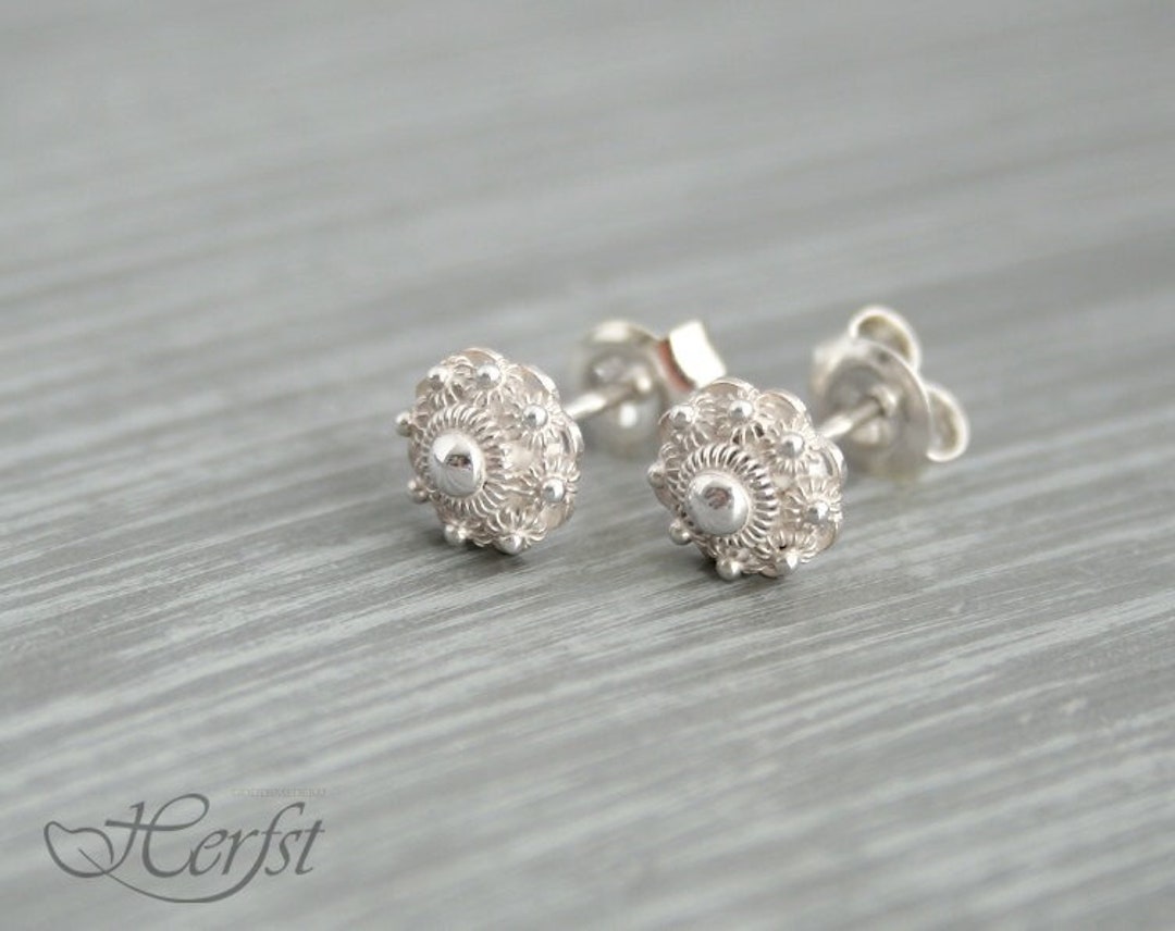 [HAESOOL] 925Silver☆YUE4582 Earrings HAESOOL] 925Silver☆YUE4582 Earrings Real 925 Silver Iced