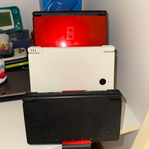 Portable console storage stand – PSP, Nintendo DS, Game Boy – 3D printed gaming display