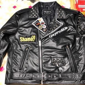 Chaqueta de cuero estilo punk rock personalizada / Abrigo de motociclista con tachuelas, parches, pinchos y alfileres.