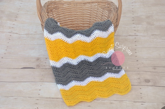 Free Easy Red Heart Baby Girl Chevron Blanket Knitting  Handmade gender neutral colorful chevron knit baby blanket display picture 1