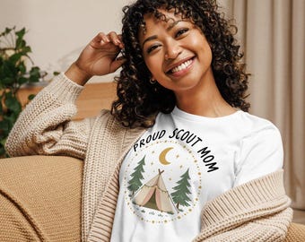 Camiseta relajada "Mamá Scout Orgullosa", Camiseta de camping con tienda de campaña estrellada para mamás scouts, Camiseta de corte relajado para mujer, Regalo para una mamá de tropa