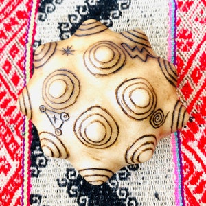 Peruvian 13 moon chumpi stone hand carved in alabaster + free Andean bag