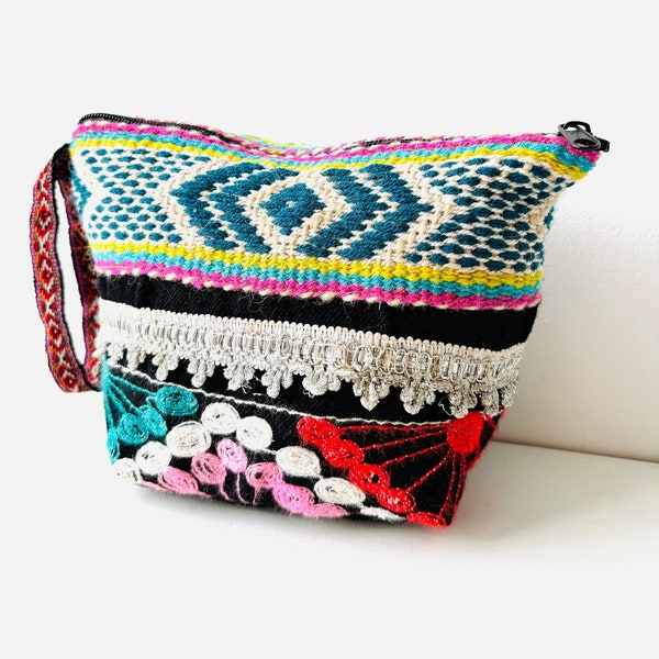 Peruvian pouch made with handmade vintage pollera fabric - PD5