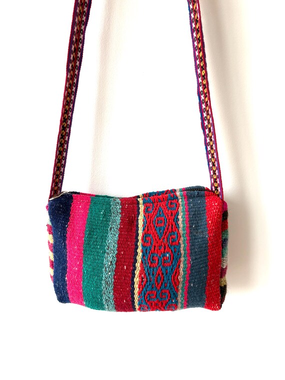 Borsa etnica boho realizzata con tessuto frazada riciclato vintage