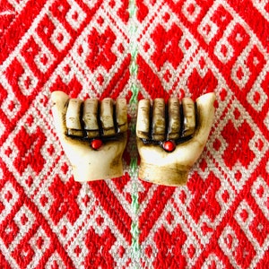 Set von zwei peruanischen handgeschnitzten Opferhänden - Chumpi Khuyas Schamane Mighty Hands + gratis Andentasche