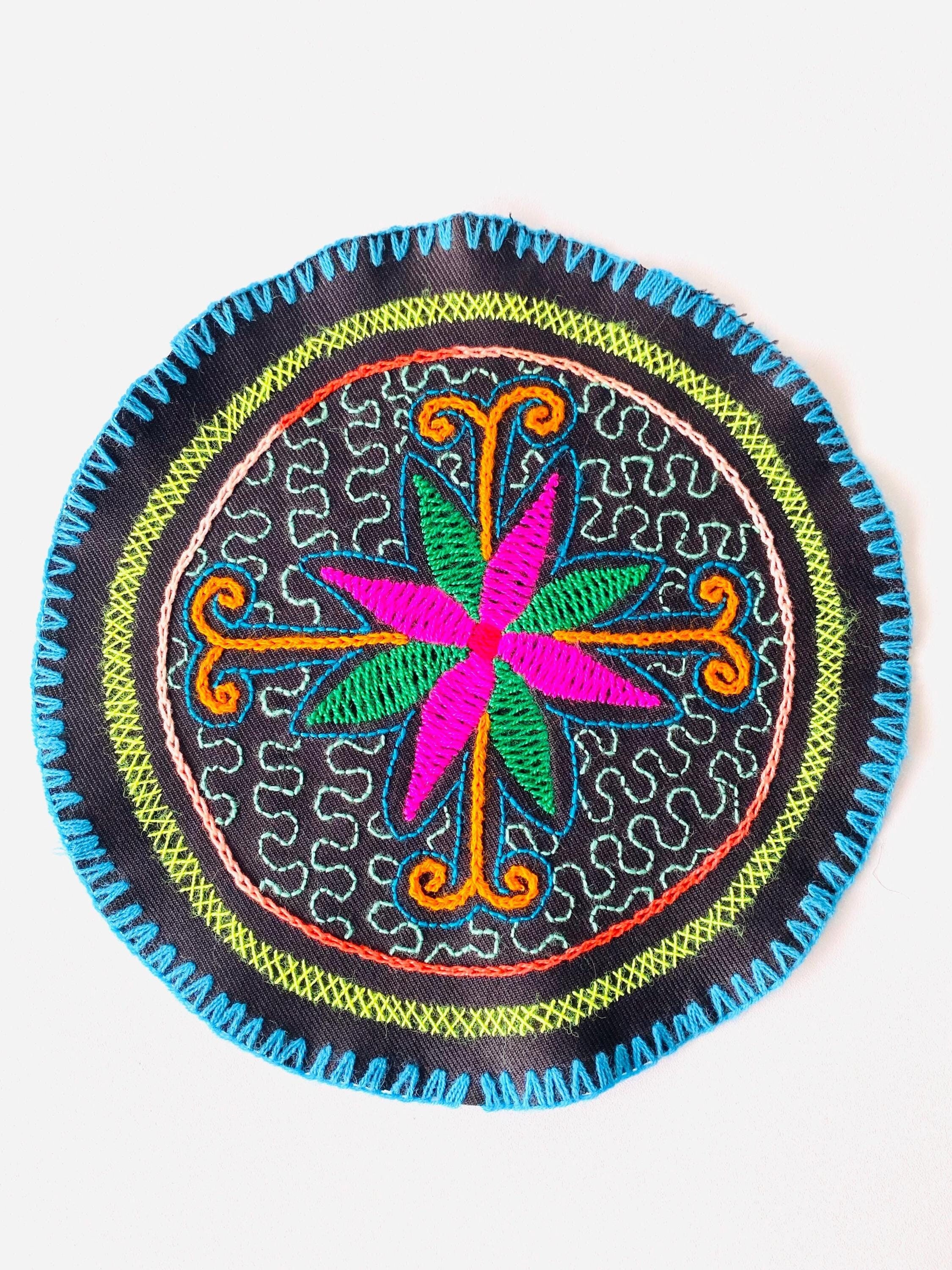 ペルーの手刺繍シピボ・コニボ織物アヤワスカパッチ - AM33 - Etsy 日本