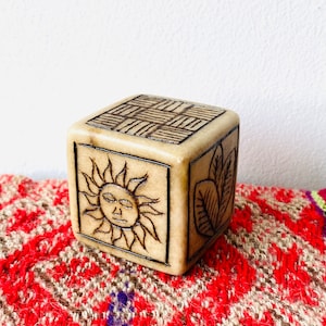 Peruvian oracle &quot;GUION&quot; guide dice hand carved in alabaster + free Andean bag