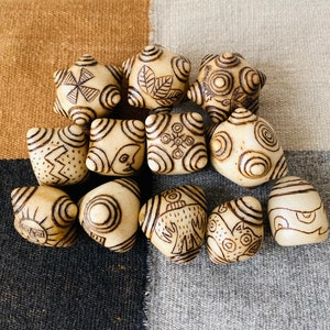 Set of 12  Peruvian CHUMPI KHUYA stones - Hand carved from alabaster + free andean bag