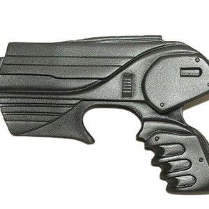 Farscape peacekeeper pulse pistol resin movie prop fully hand painted. image 3