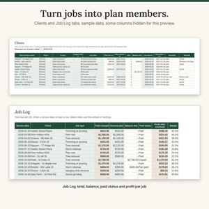 K&ouml;nnte beinhalten: Eine digitale Tabellenkalkulation mit dem Titel Turn jobs into plan members, die zwei Tabellen namens Clients und Job Log enth&auml;lt. Die Tabellen zeigen Spalten f&uuml;r Kundennamen, Servicedaten, Auftragsarten, Finanzsummen und Status-Updates.