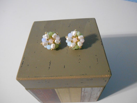 Vintage pastel cabochon clustered earrings - image 7