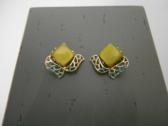 Vintage Coro green and gold filigree earrings - image 1