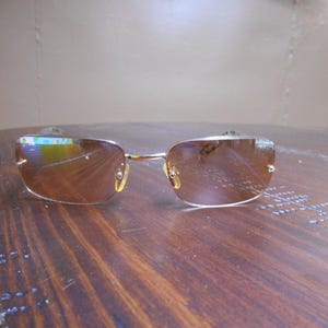 Metal framed sunglasses with tortoise shell