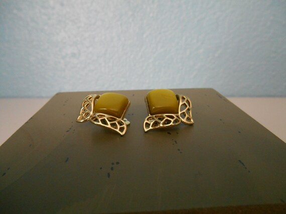 Vintage Coro green and gold filigree earrings - image 5