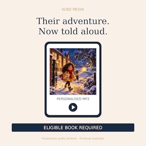 Puede incluir: Una interfaz de reproductor multimedia con la etiqueta KUBZ MEDIA y el texto Their adventure. Now told aloud. Incluye una ilustraci&oacute;n de un ni&ntilde;o caminando por un parque nevado de noche con una estrella brillante. Texto: PERSONALISED MP3 y ELIGIBLE BOOK REQUIRED.