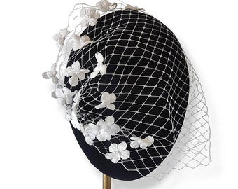 White birdcage veil with velvet flowers. Pin-up / retro bridal headpiece