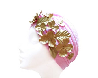 Rosa Turban Hut mit Blume und Blätter, Braut Haarschmuck, Damen Haarschmuck