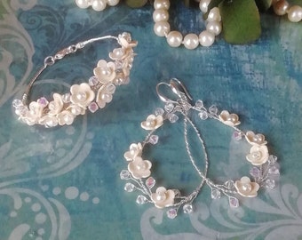 Bridal jewelry set, Flower bridal bracelet and earrings with Swarovski crystal, pearl and porcelain flowers