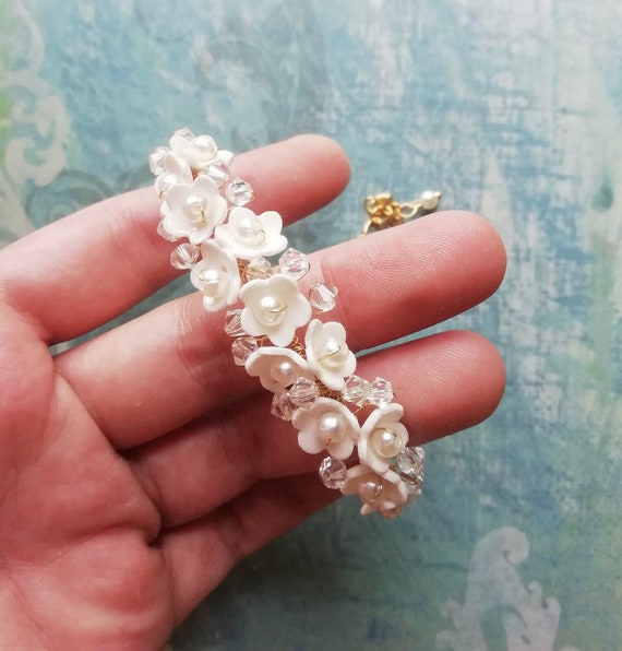 Neu~Elegantes Perlen~Armband mit Kristallblüten in weiß-rosé*Braut* 