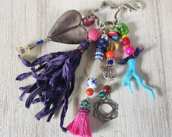 Charm o llavero multicolor, Colgante bolso boho hippie, Regalo para ella