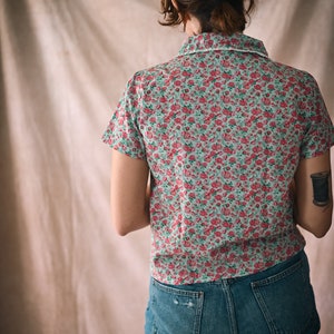 Retro 1940s Blouse Teal / womens floral blouse / womens cotton blouse / calico blouse / short sleeved blouse / summer top image 4