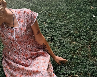 Rosa blommig stugklänning | Handgjord vintageinspirerad klänning med fickor | Präriestil med knappar framtill