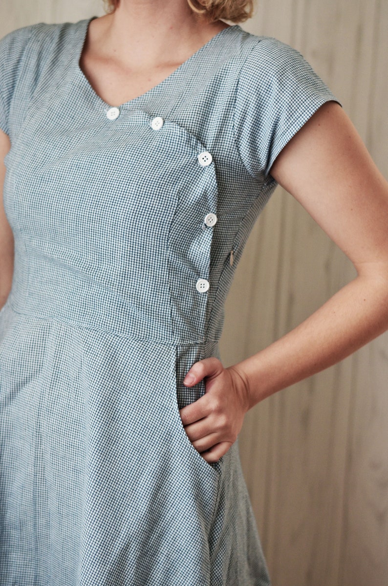 1930s retro dresses Dress Styles in the Daytime hugging design accentuates your curves 1930s Short Sleeve Dress -