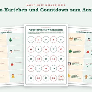 Op de afbeelding: Drie printbare vellen met een kerst-aftelkalender en activiteitenkaarten. Het middelste vel toont de cijfers 1 tot en met 24 in cirkels. De zijvellen bevatten lege ruimtes voor eigen idee&euml;n en vooraf ingevulde vakantieactiviteiten met iconen.