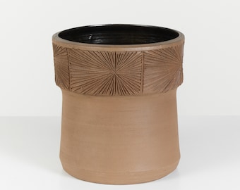 David Cressey & Robert Maxwell for Earthgender Rimmed Sunburst Planter