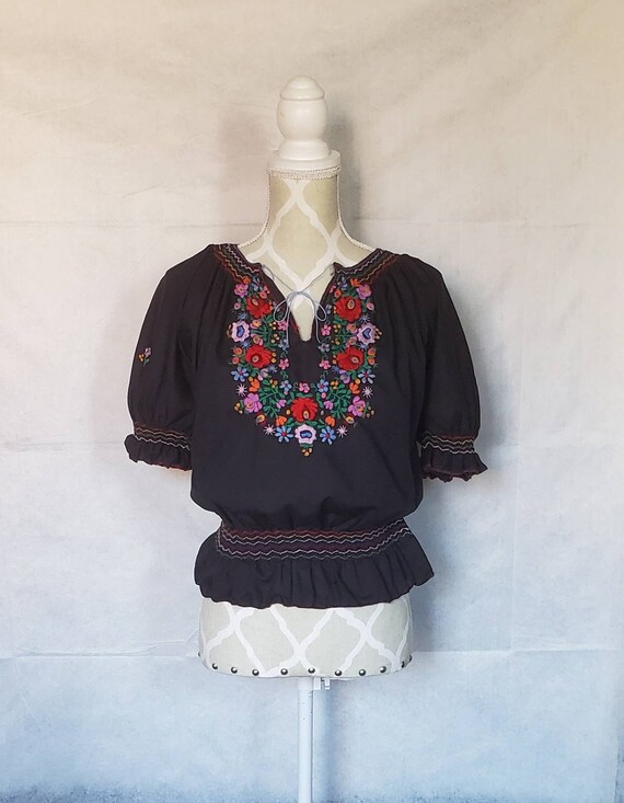 Vintage 1970s Hungarian black floral embroidered p
