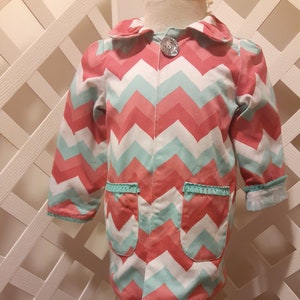 Adorable girls coat.  Adjustable sleeves.