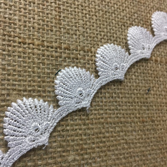 White 2 Yards Sea Shell Royal Fan Design Multi-Use Garments Children Bridal DIY Sewing Craft Veil Costume Scrapbook 1 Wide Venice Lace Trim Choose Color
