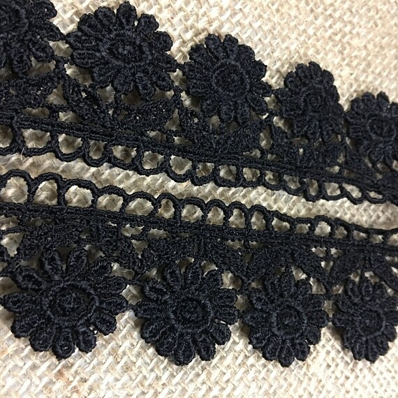 Guipure Multi-coloured 12mm Daisy Lace Pack of 1m