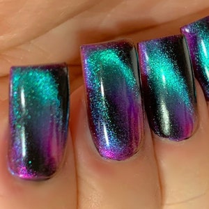 Magnetize Me - Magnetic Multi-chrome Fuchsia Blue Green Purple Rainbow Nail Polish Multi Color Shifting: Oil Slick / Polish Me Silly