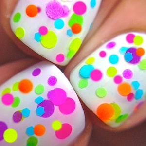 FLIRTY - Polka Dot Neon Rainbow Konfetti Pop Nagellack Indie Nagellack Glitzerlack Klarer Überlack Stamping von Polish Me Silly