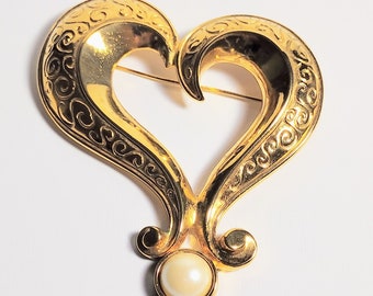 Collectible Avon Gold Heart Pin – Faux Pearl, Valentine's Day Gift