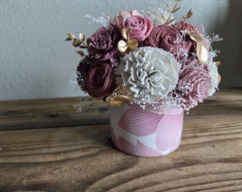 Ramo de regalo para el Día de la Madre de 18 cm (7 pulgadas), jarrón personalizado con tarjeta, arreglo floral de madera de sola con flores secas aromáticas y caja de regalo.
