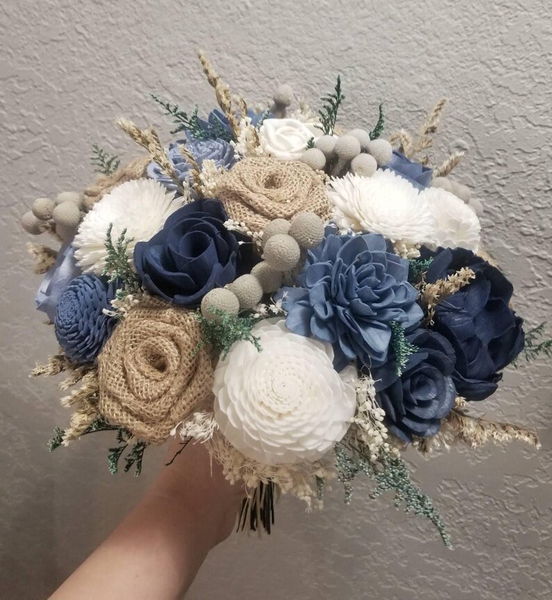 Ramo personalizado de acero, azul polvoriento, gris azul carbón, flores de madera Sola, rosas de arpillera y flores secas para damas de honor nupciales, estilo 78, para siempre imagen 4