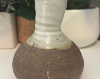 Vaso vintage in ceramica d'autore firmato • Gres marrone lavorato a mano • Collo smaltato color crema