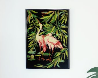 Wunderschöne und seltene 1960er 1970er Jahre Kranich Nadelspitze - Vintage Komplettierte Eingerahmte Französische Wandkunst - Mid Century Modern Decor Vögel Flamingo